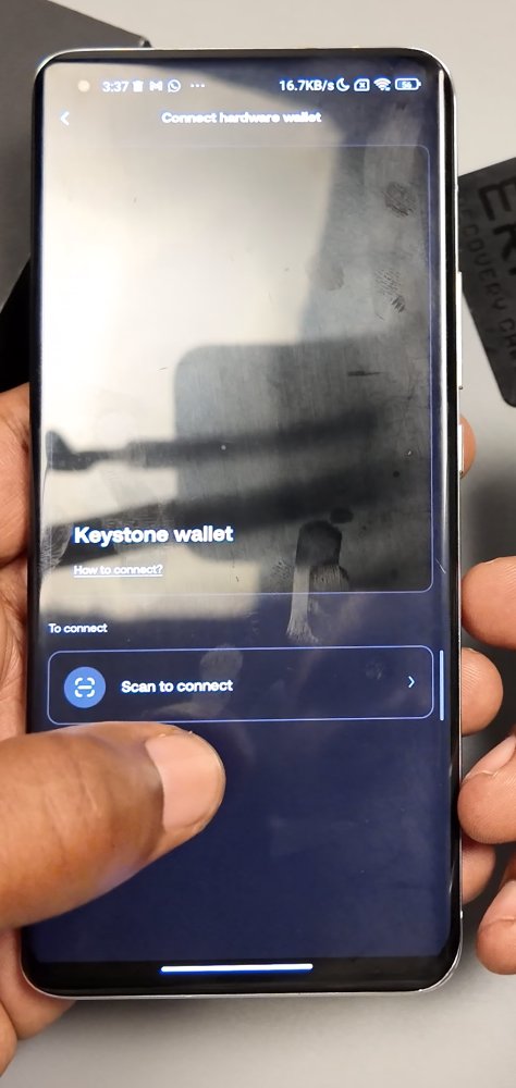 OKX Keystone wallet page with the Scan to connect button.